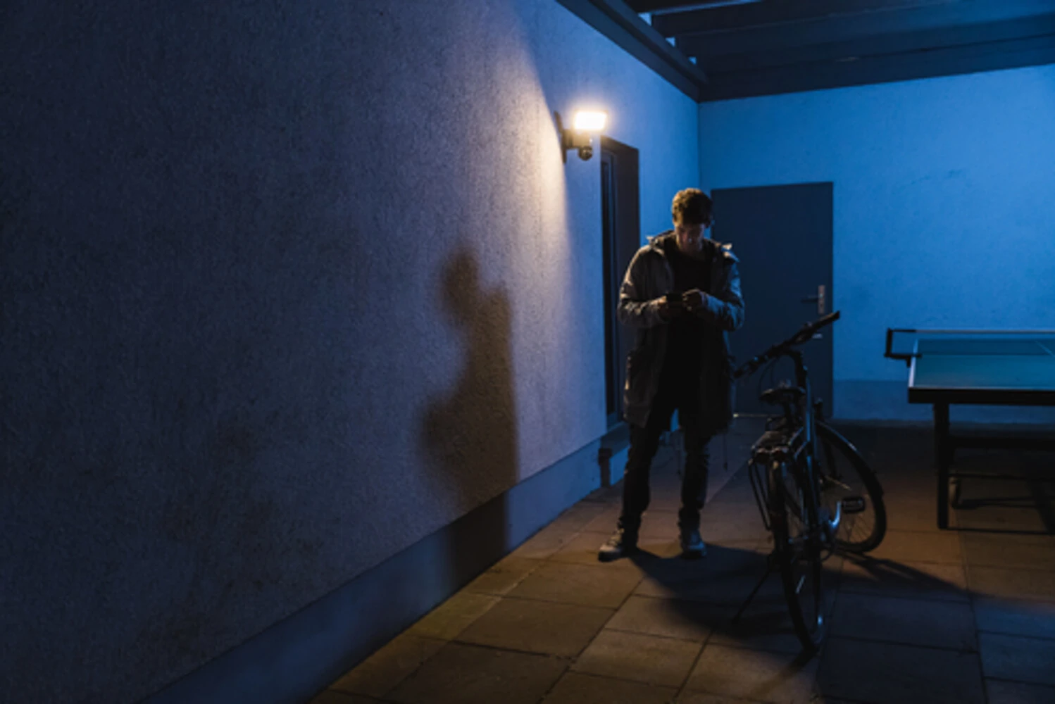 LEDVANCE Wifi SMART+ FLOOD CAMERA CONTROL Gartenstrahler Mit HD Kamera Sensor 23W / 3000K Warmweiß – Bild 3